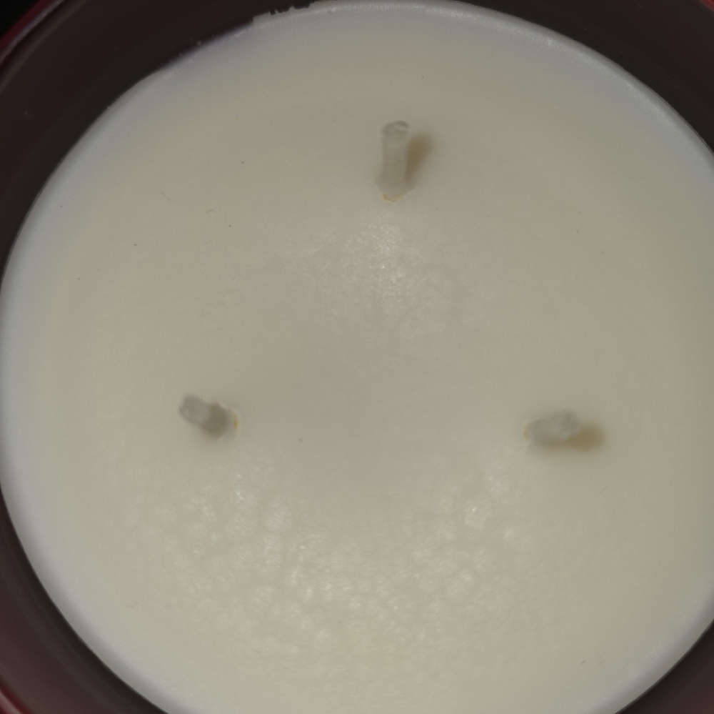 White Barn The Perfect Christmas 3 wick candle - Picture 2 of 3